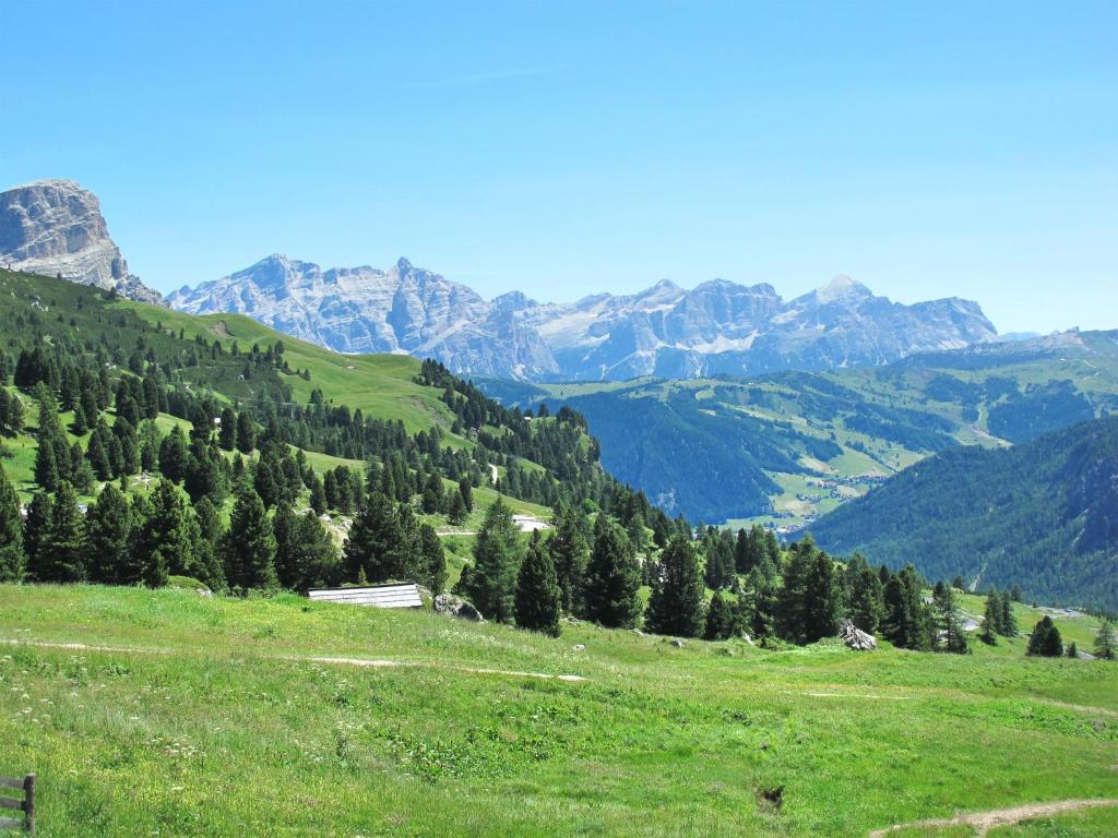 Zdjęcie z galerii obiektu Apartment Tieja de Gotart-1 by Interhome w mieście Vigo di Fassa