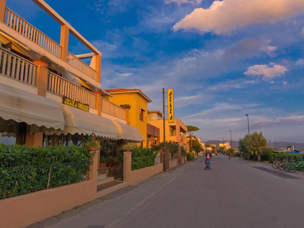 The surrounding neighborhood or a neighborhood close to Az apartmant