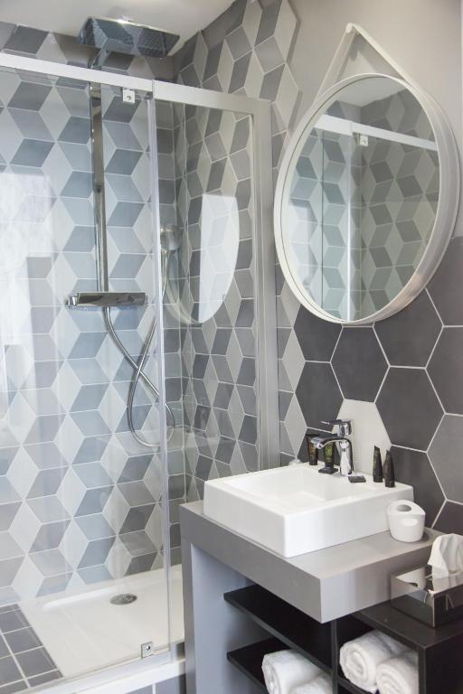 The Originals Boutique, Hôtel Le Lion, Clermont-Ferrand - Family Double Room