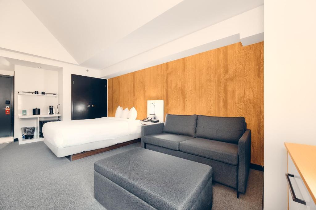 Posezení v ubytování Aava Whistler Hotel