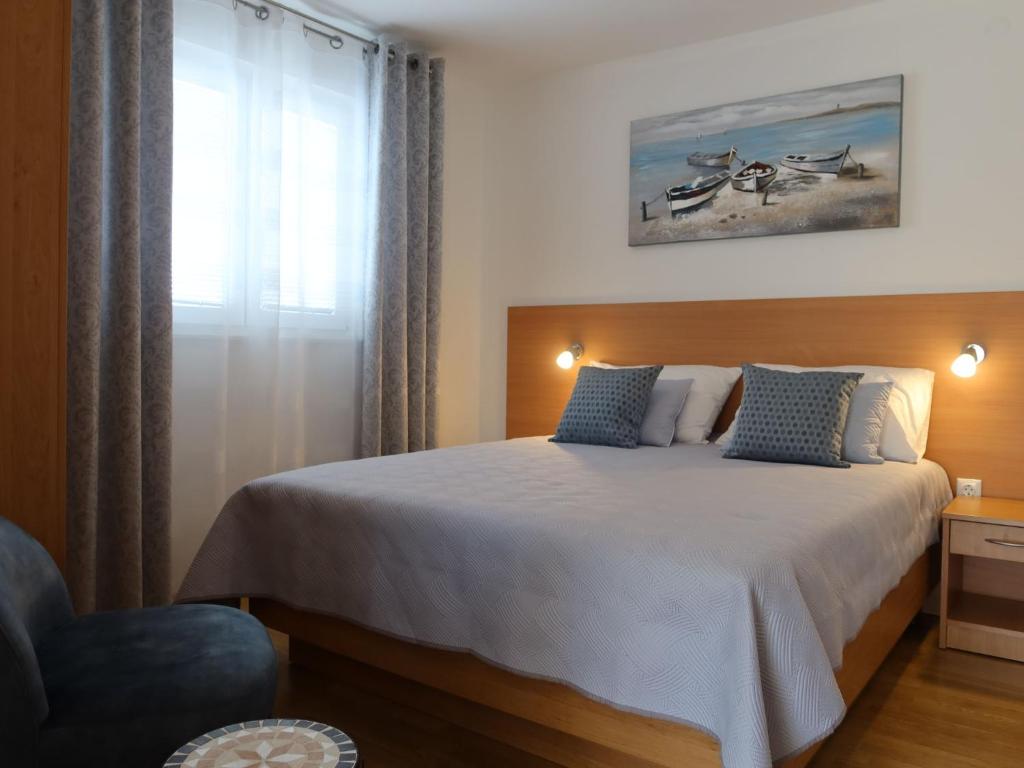 Postel nebo postele na pokoji v ubytování Holiday Home Tone by Interhome