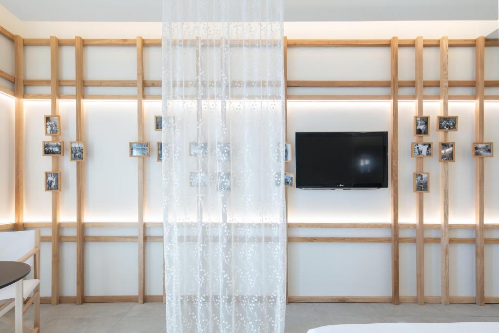 TV a/nebo společenská místnost v ubytování Terra del Sasso Suites - Design Architetto Salvatore Spataro