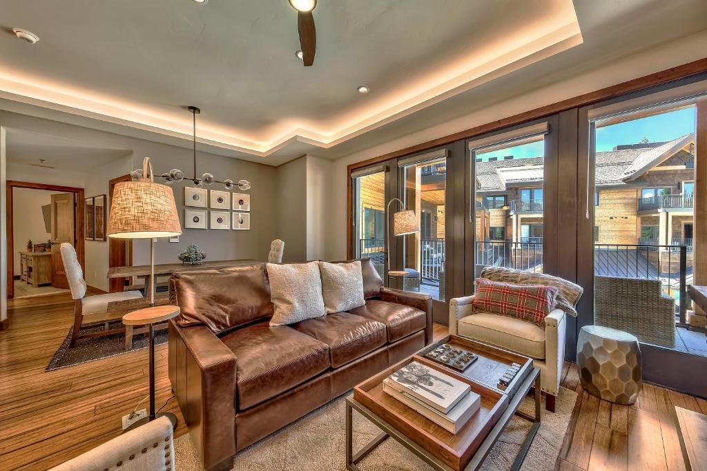 Χώρος καθιστικού στο Steps From Heavenly Village & Gondola-Luxury 3Br Residence Condo