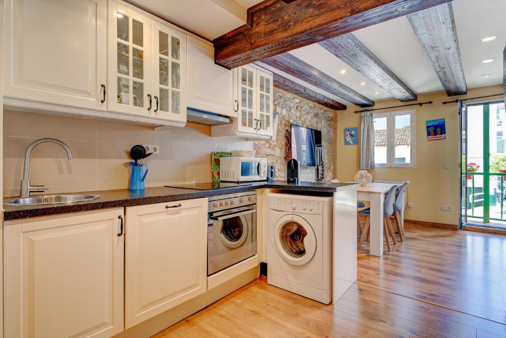 Kuchyň nebo kuchyňský kout v ubytování Maravilloso apartamento, Hondarribia, Terraza, 4Pax