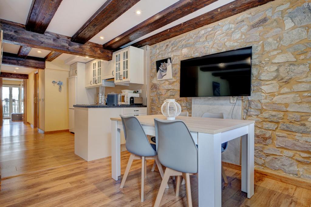 Kuchyň nebo kuchyňský kout v ubytování Maravilloso apartamento, Hondarribia, Terraza, 4Pax