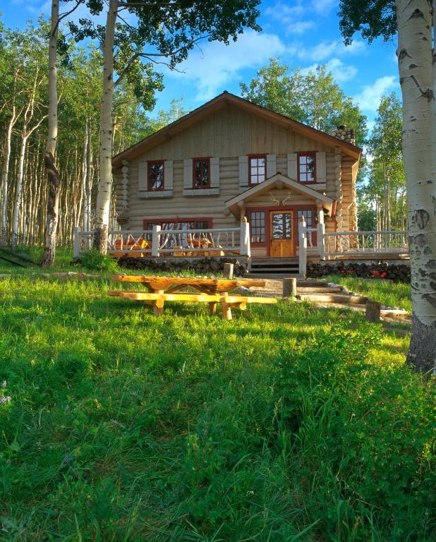 Trappers Cabin, Beaver Creek (updated prices 2024)