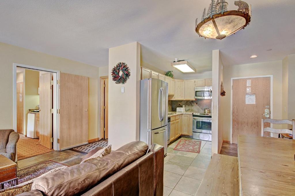 Η κουζίνα ή μικρή κουζίνα στο River Mnt Lodge W105D