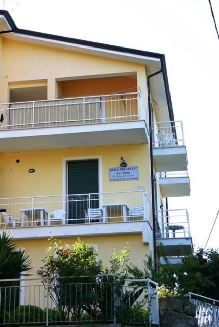 A balcony or terrace at B&B La Baia Di Fiascherino citr01101sei-BEB-0011