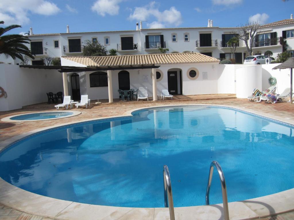 a large swimming pool in front of a house at Villa Figueira in Figueira