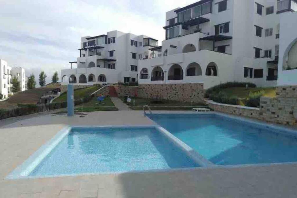Bazén v ubytování Complexe Bella Vista Cabo Negro Martil Mdiq avec Piscines Plage WIFI nebo v jeho okolí