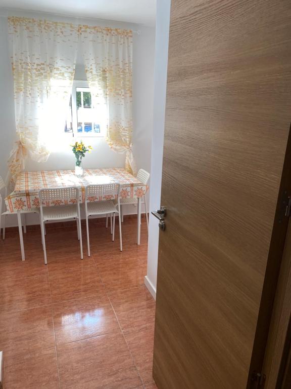 Fotografie z fotogalerie ubytování Habitaciones con baño y cocina privada ve Valencii