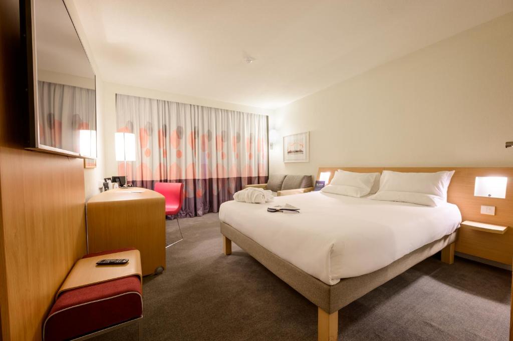 Novotel Birmingham Centre - Executive Room With 1 Queen Bed And Sofa