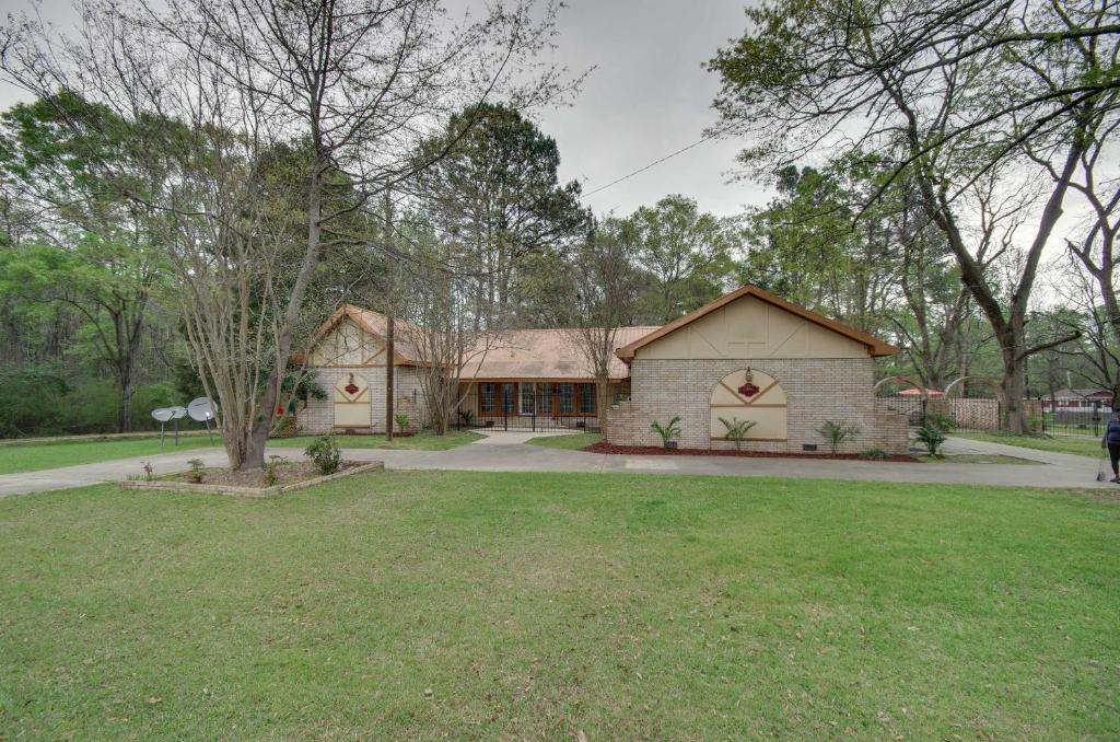 Hazlehurst Vacation Rental with Shared Yard!, Hazlehurst (updated