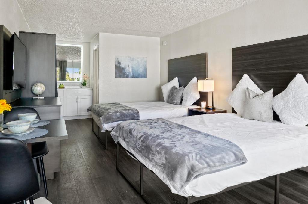 Un pat sau paturi într-o cameră la Stayable St Augustine