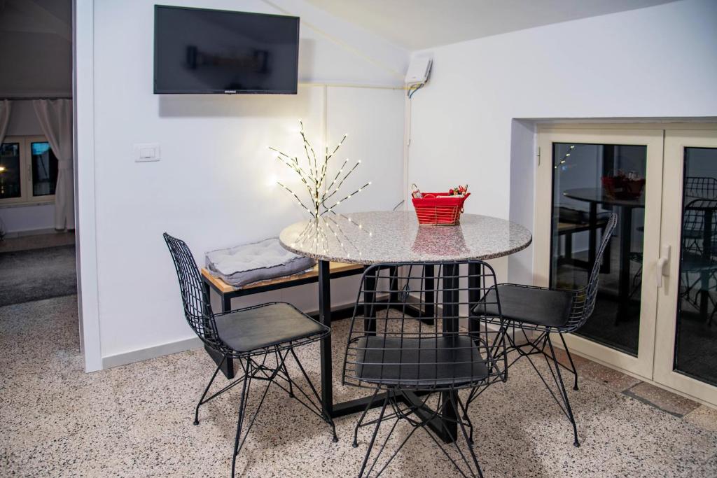 Jonexh Apartments - Image 6