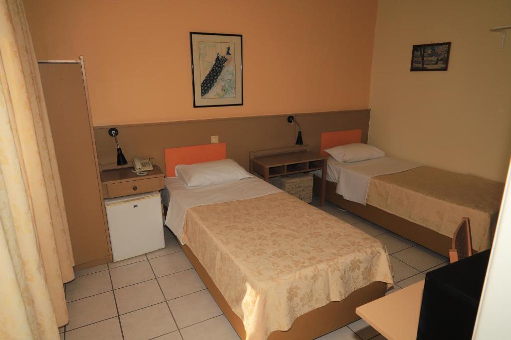 Postel nebo postele na pokoji v ubytování IKAROS Hotel ELLINIKO