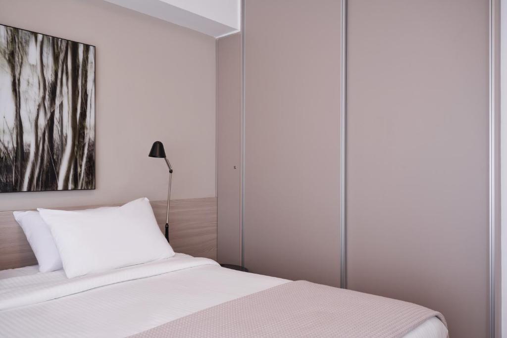 A bed or beds in a room at Parthenon Apartment