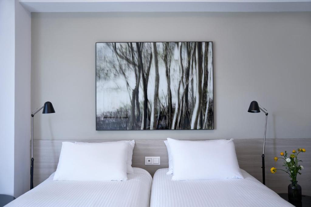 A bed or beds in a room at Parthenon Apartment