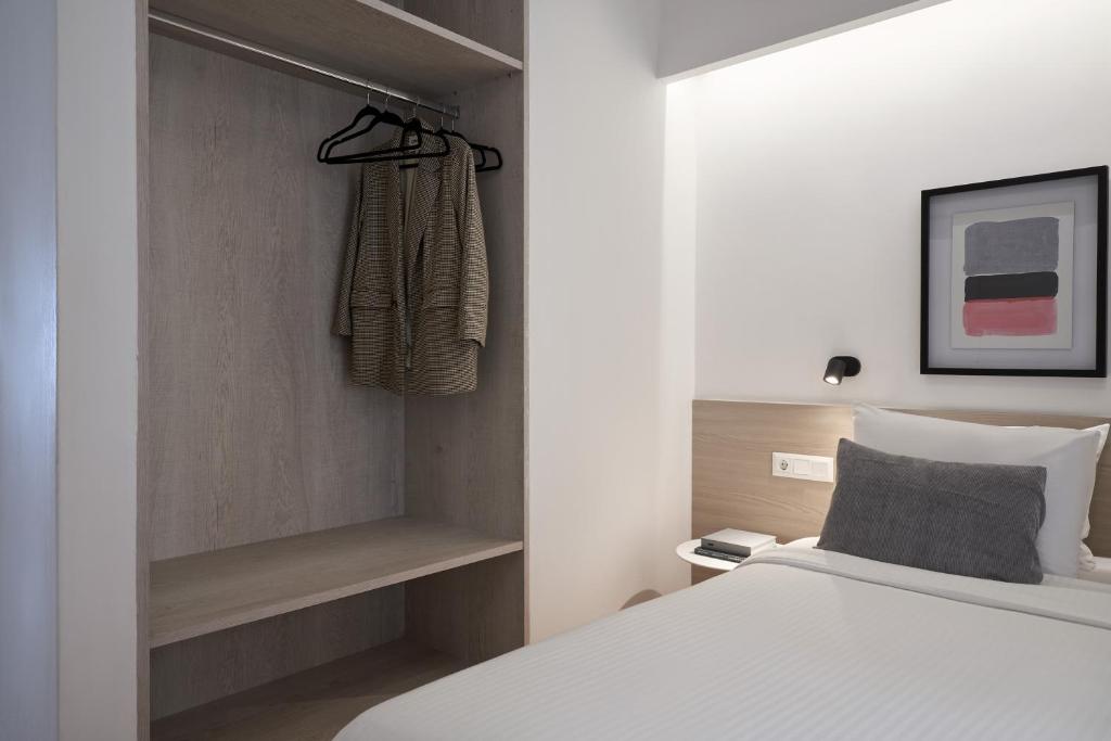 A bed or beds in a room at Parthenon Apartment