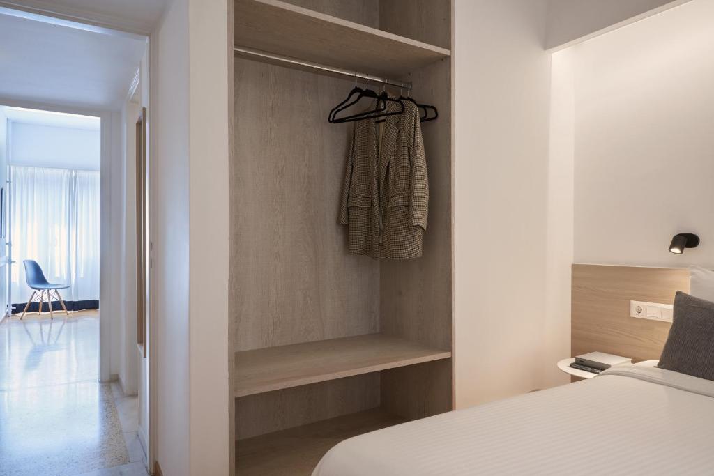 A bed or beds in a room at Parthenon Apartment