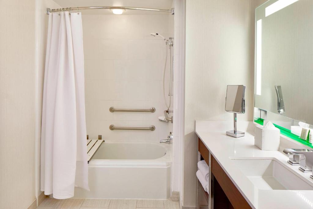 Renaissance Nashville Hotel - 