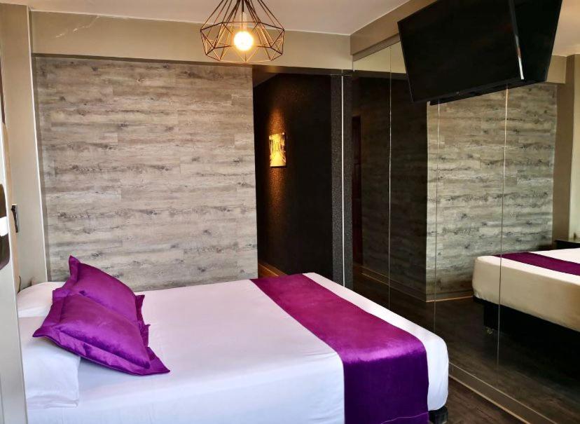 Postel nebo postele na pokoji v ubytování Hotel Las Lomas