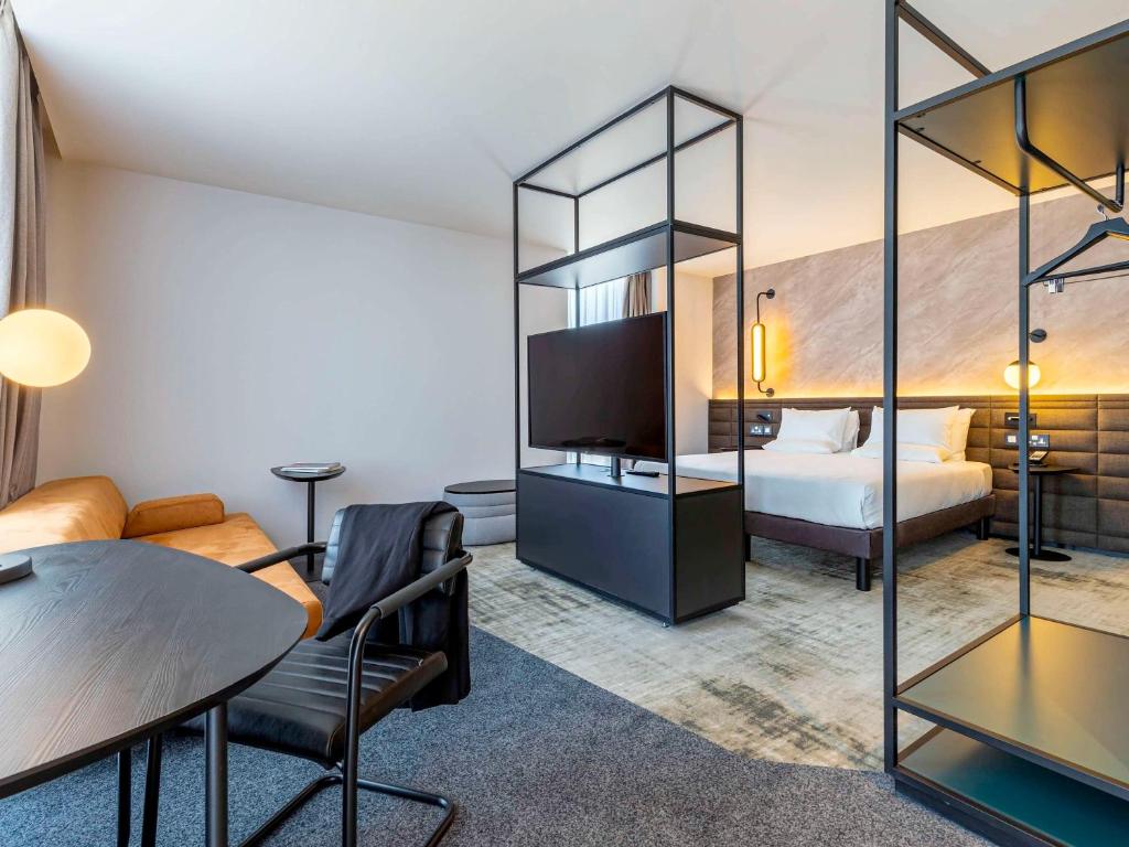Novotel Liverpool Paddington Villageにあるベッド