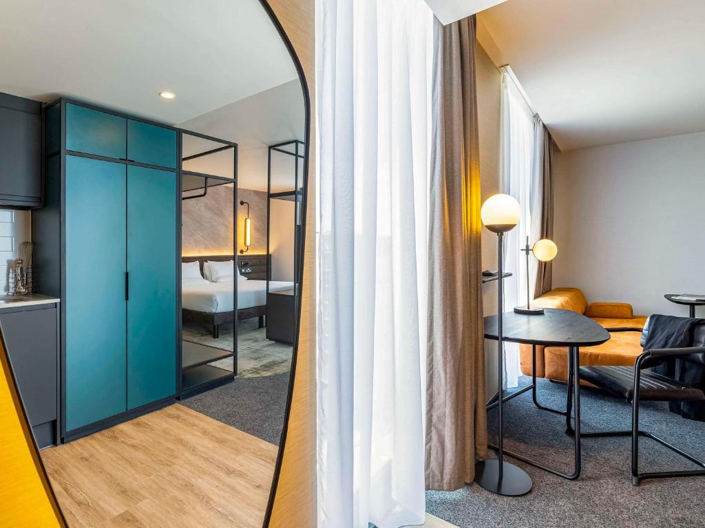 Novotel Liverpool Paddington Villageにあるベッド