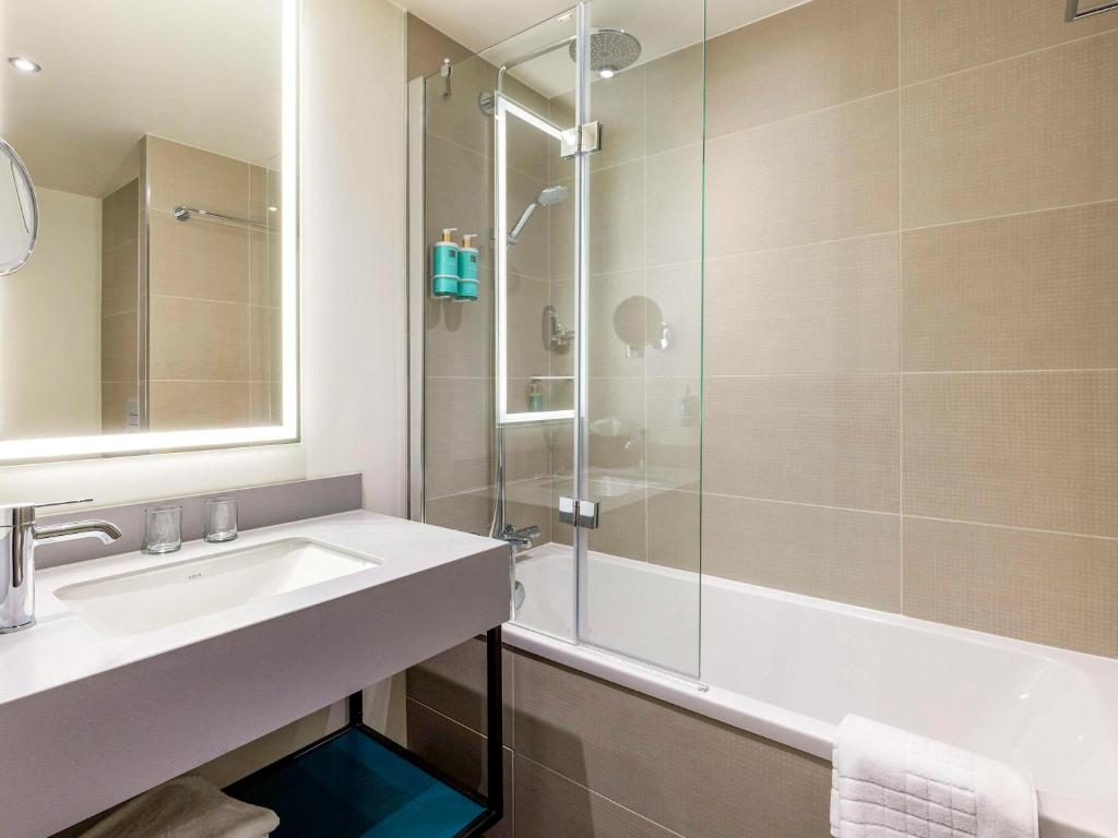 Novotel Liverpool Paddington Villageにあるバスルーム