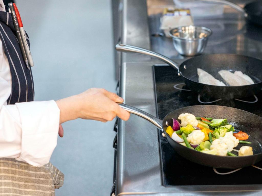 ホテルの敷地内または近くでの食事または食べ物
