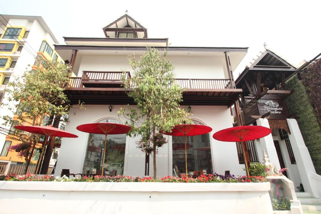 Gallery image of Ratchiangsaen Flora House in Chiang Mai