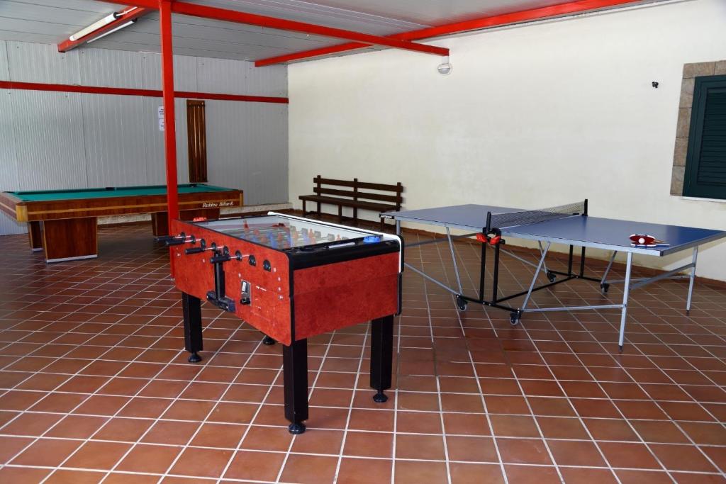 Stolní tenis v ubytování Eraclea Minoa Village nebo okolí