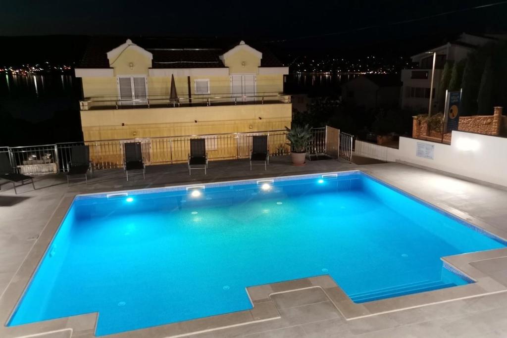 Fotografia z galérie ubytovania Family friendly apartments with a swimming pool Okrug Gornji, Ciovo - 10401 v Trogiri
