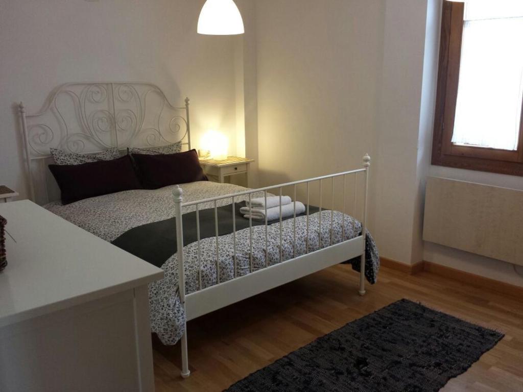A bed or beds in a room at Apartamento Bielsa-Monte Pérdido