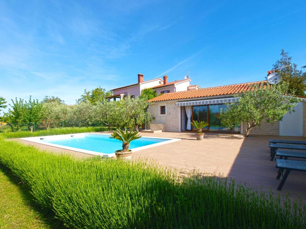 Family friendly house with a swimming pool Valbandon, Fazana - 20772
