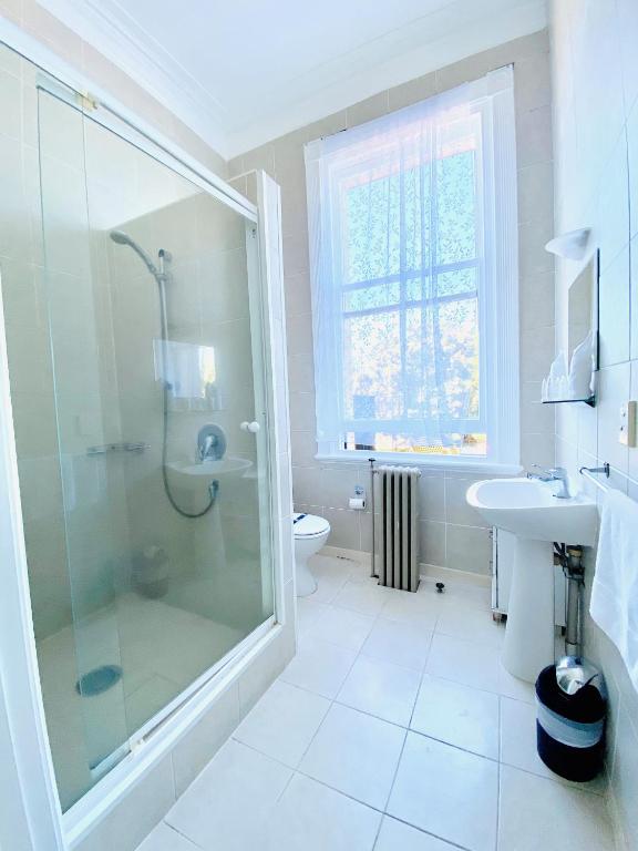 The Esplanade Hotel - Resim 6