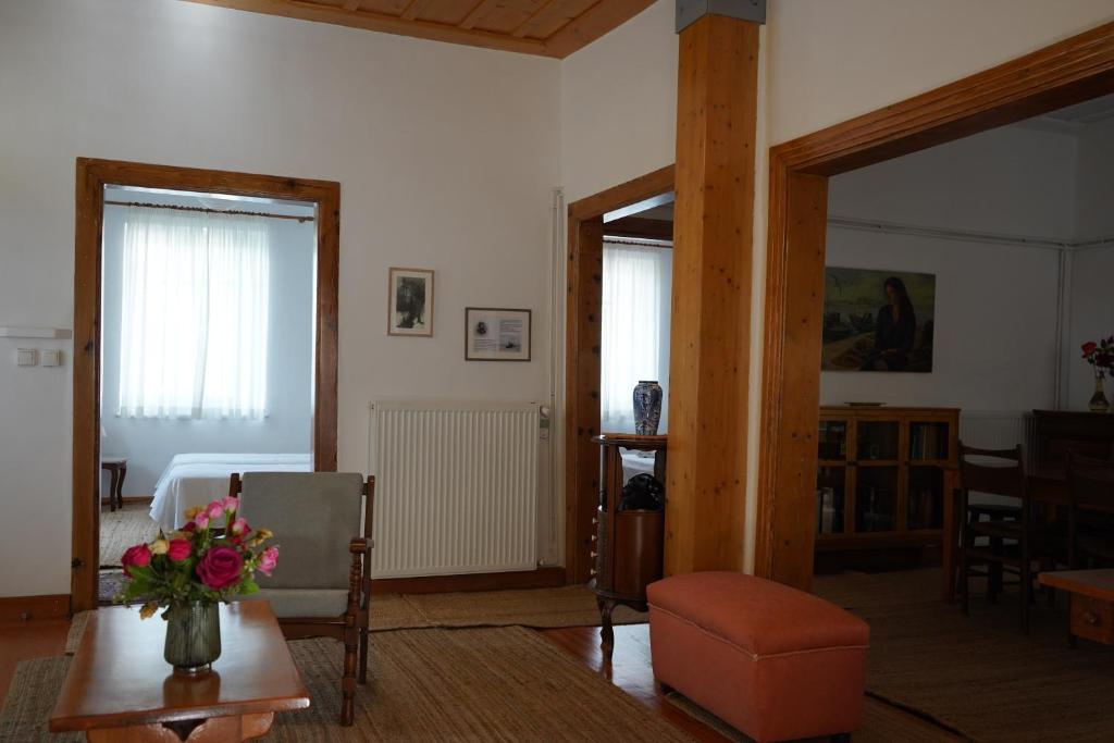 A Painter's House in Plaka - 6