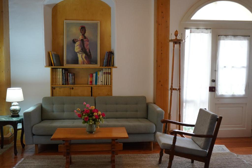 A Painter's House in Plaka - 7