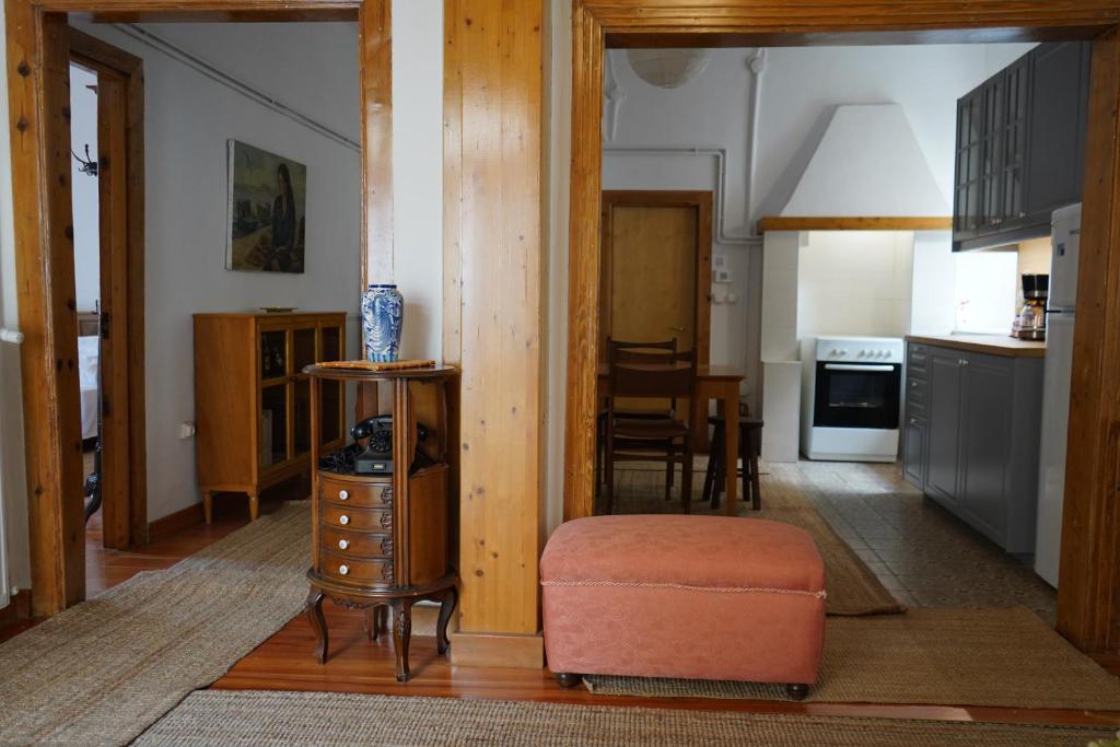 A Painter's House in Plaka - 9