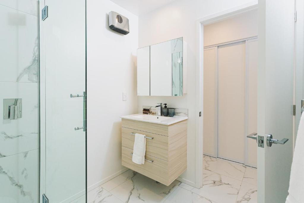 1 bed Central City Deluxe w/carpark - Resim 3