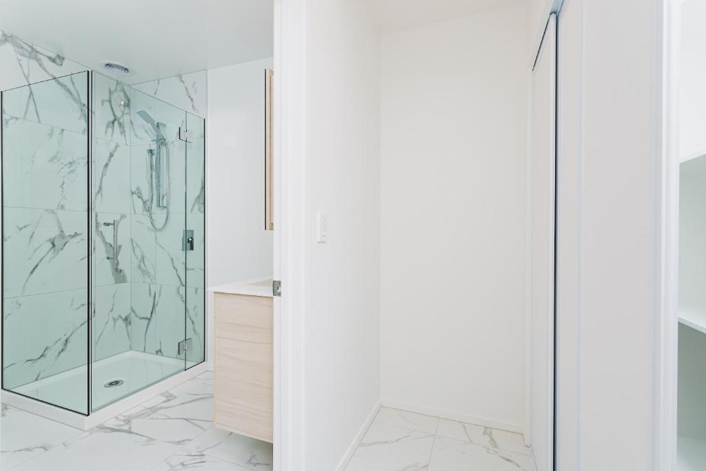 1 bed Central City Deluxe w/carpark - Resim 8