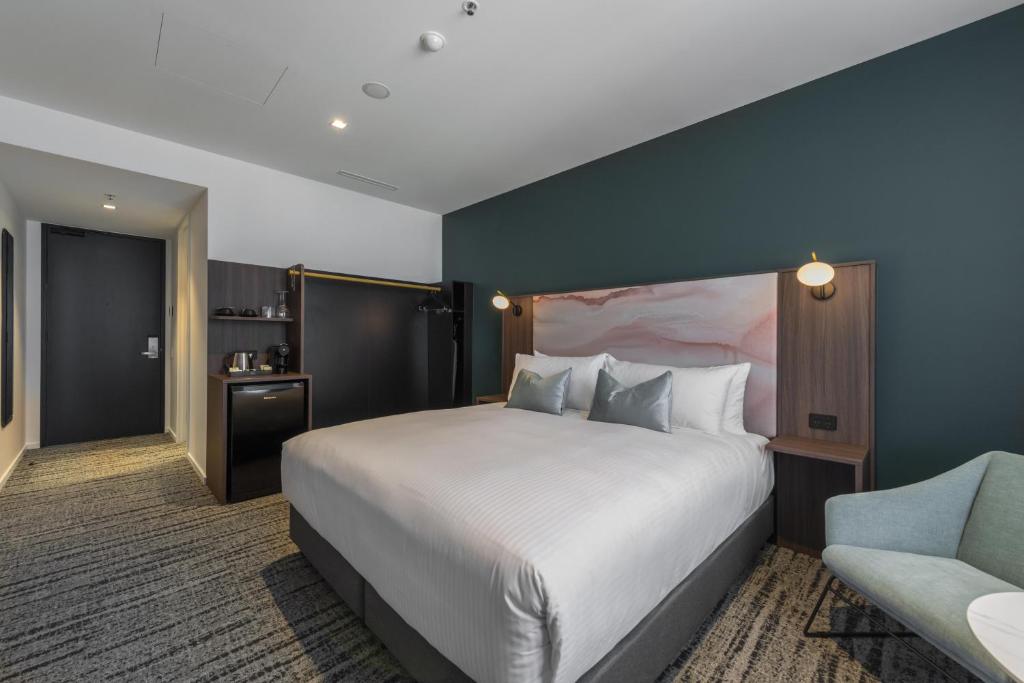 TRYP Adelaide - Deluxe King Hotel Room