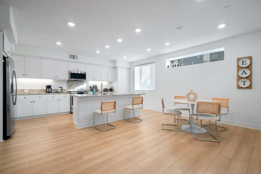 Spacious 3BD Suite Incl. parking