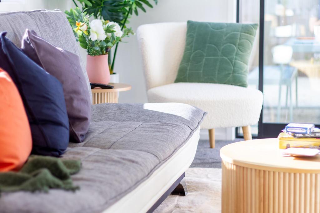 Gateway to Hagley park - 2 bed w/carpark