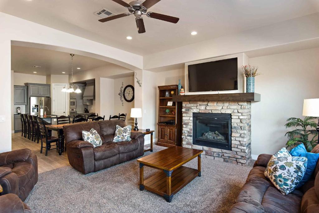 Μια τηλεόραση ή/και κέντρο ψυχαγωγίας στο Good Day Sunshine townhouse