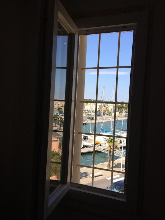 Zdjęcie z galerii obiektu Gruissan (Aude) Appartement calme, vue sur port de plaisance -Clim, Empl.Parking w mieście Gruissan