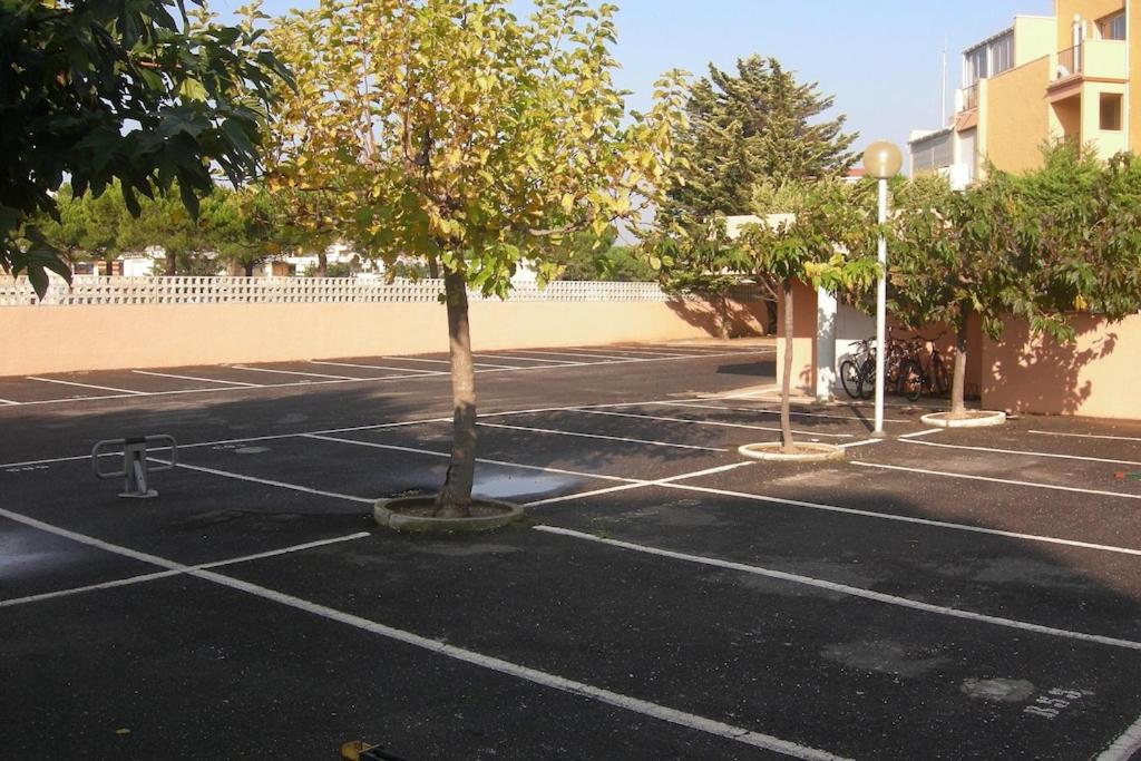 Zdjęcie z galerii obiektu Gruissan (Aude) Appartement calme, vue sur port de plaisance -Clim, Empl.Parking w mieście Gruissan