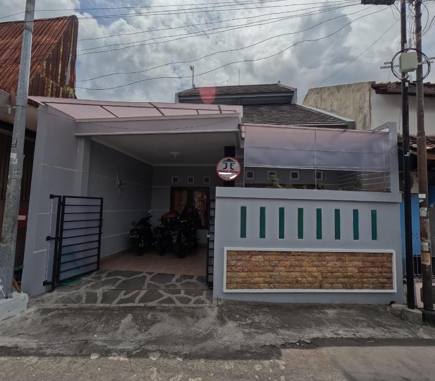 a house with a garage in front of it at JE Homestay Jogja in Sentool