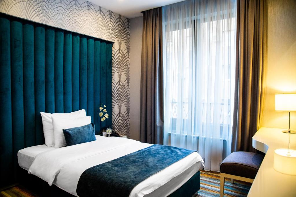 Letto o letti in una camera di CRYSTAL Hotel Belgrade