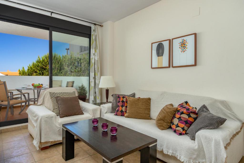 Posedenie v ubytovaní Alamar apartment with pool in La Cala by Costarentals - Ref 97